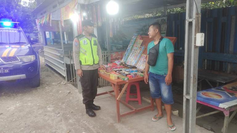 Polsek Kapas Gelar Patroli Ngabuburit dan Imbau Pedagang Petasan Jaga Kamtibmas