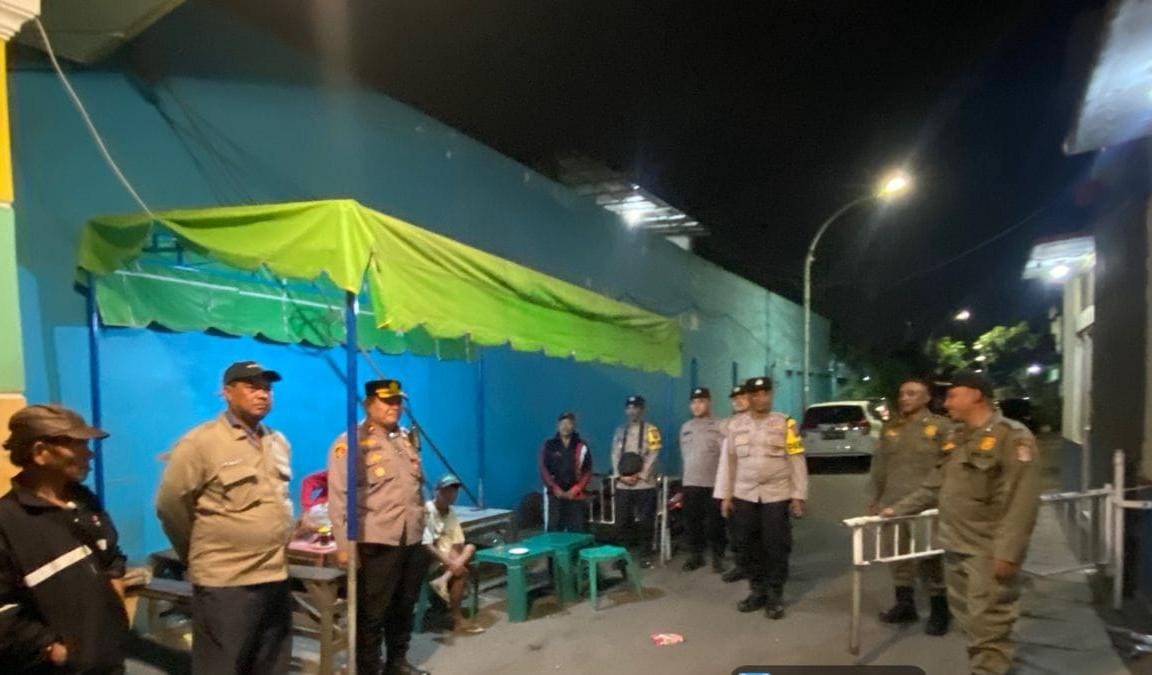 Cegah Perang Sarung dan Kejahatan Jalanan, Tiga Pilar Simokerto Sisir Pemukiman Sidoyoso Dini Hari