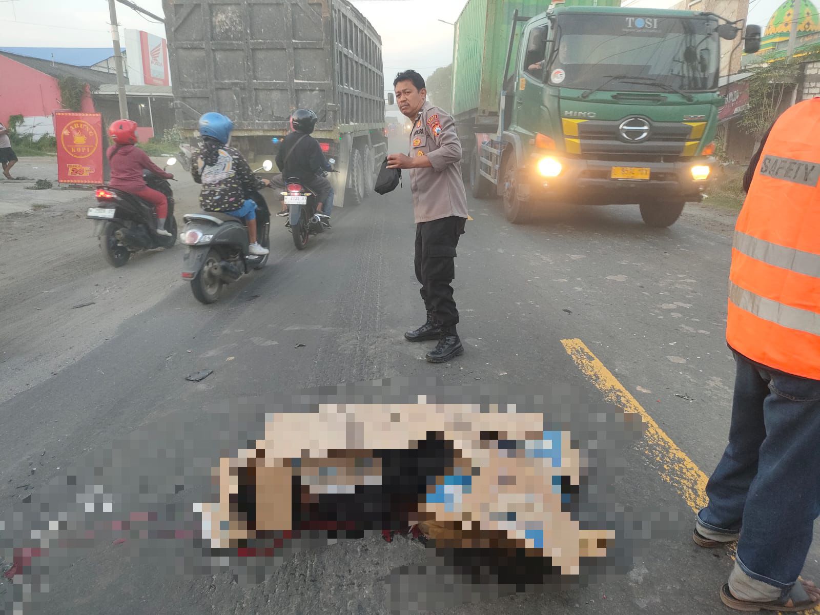 Jadi Korban Tabrak Lari di Manyar, Warga Babakbawo Tutup Usia