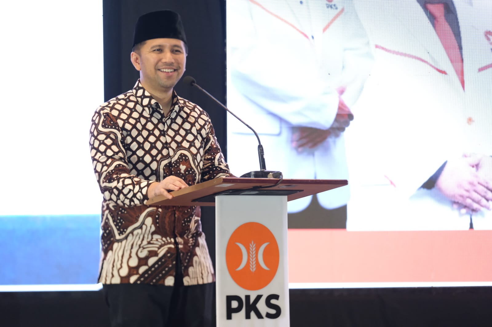 Wagub Emil Sampaikan Pesan Khofifah Apresiasi Muswil VI PKS Jatim
