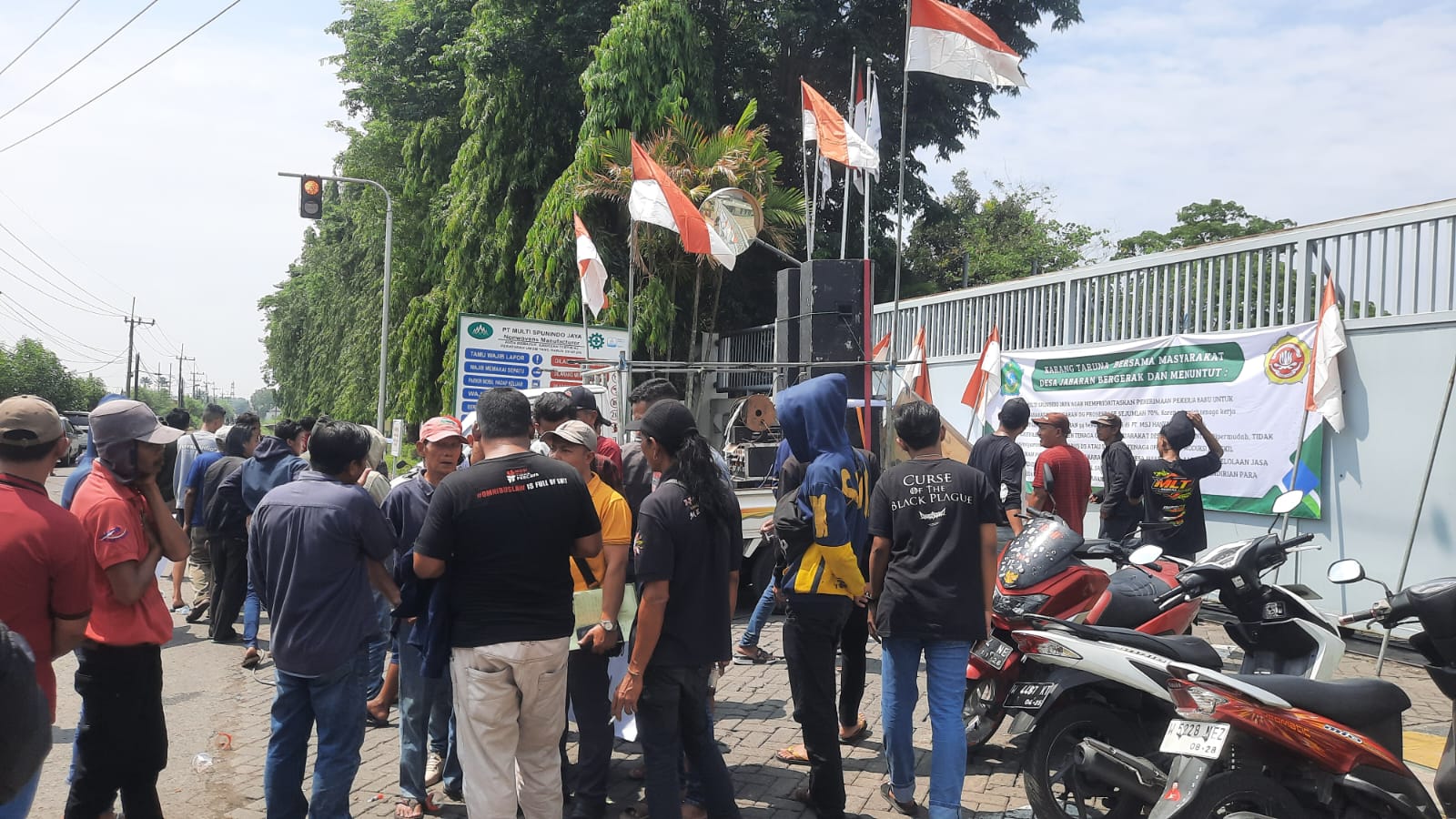 Dinilai Anak Tirikan Warga Sekitar, PT MSJ Didemo Warga