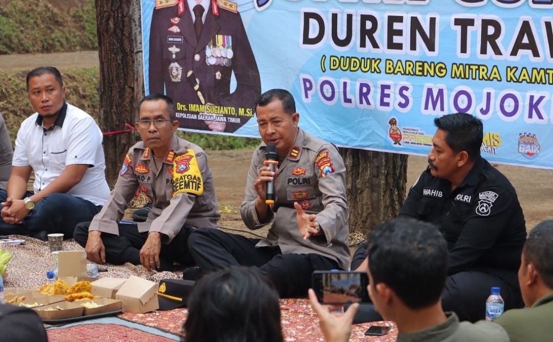 Jumat Curhat, Polres Mojokerto Tanggapi Keluhan Masyarakat di Wisata Trawas