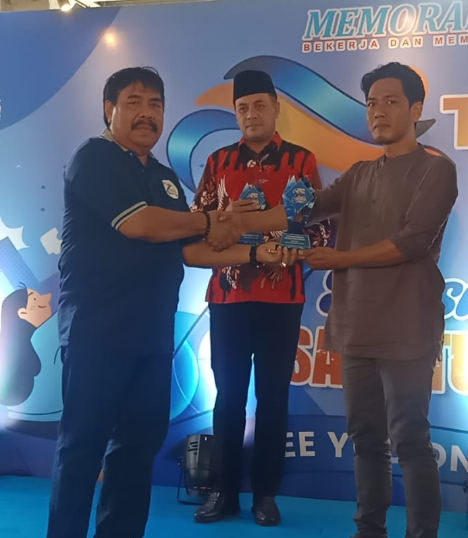 H. Supriyadi, Pemilik PT Mahaputera Nusantara Terima Penghargaan dari memorandum.co.id