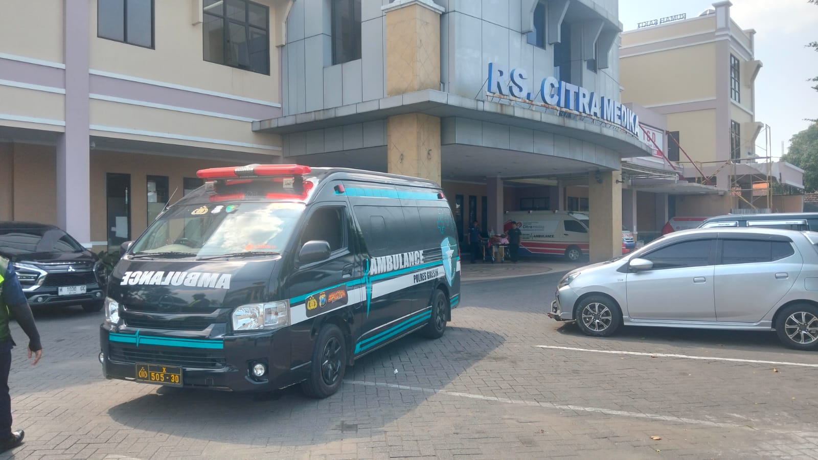 Hotline Lapor Cak Rama Respons Cepat, Polres Gresik Sediakan Ambulans Gratis untuk Pasien Kontrol