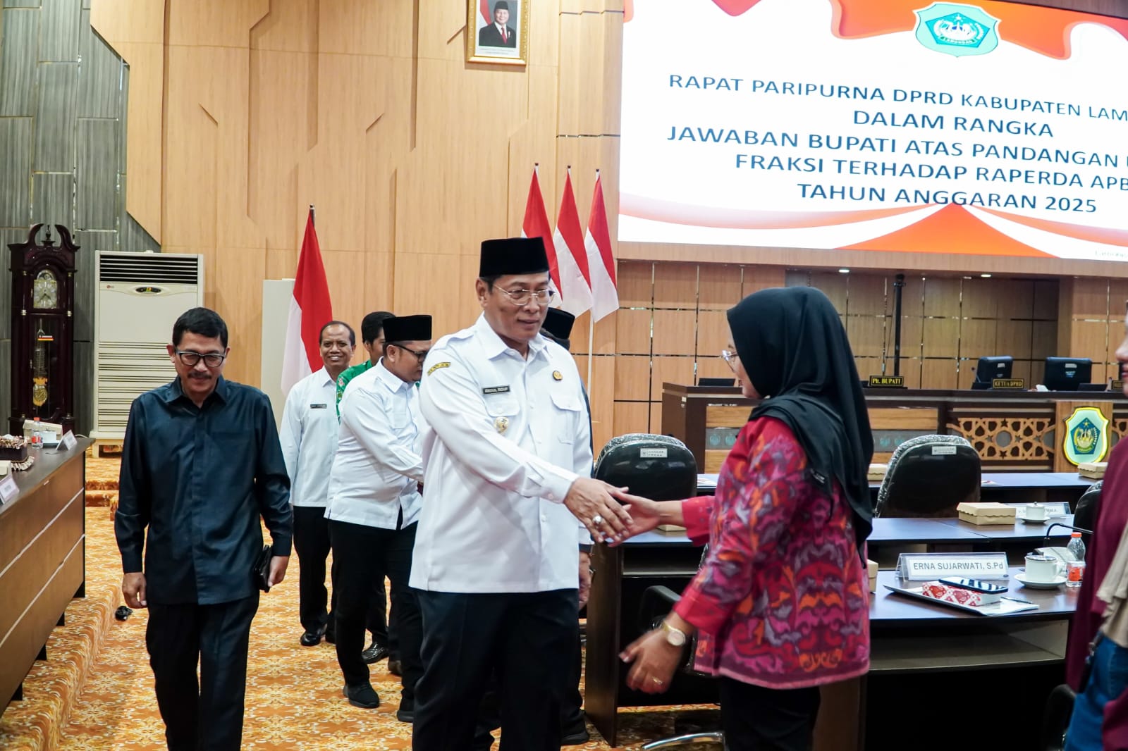 Plt Bupati Lamongan Jawab Pandangan Fraksi DPRD Terkait R-APBD 2025