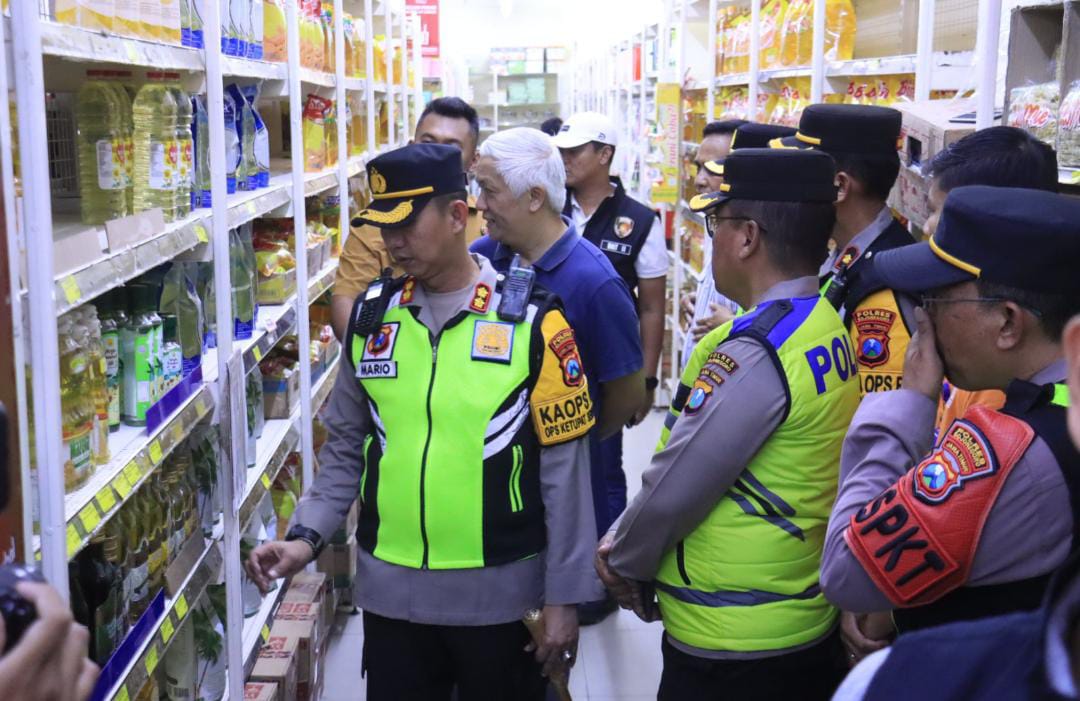 Sidak Supermarket Jelang Lebaran, Kapolres Bojonegoro Pastikan Bapokting Aman