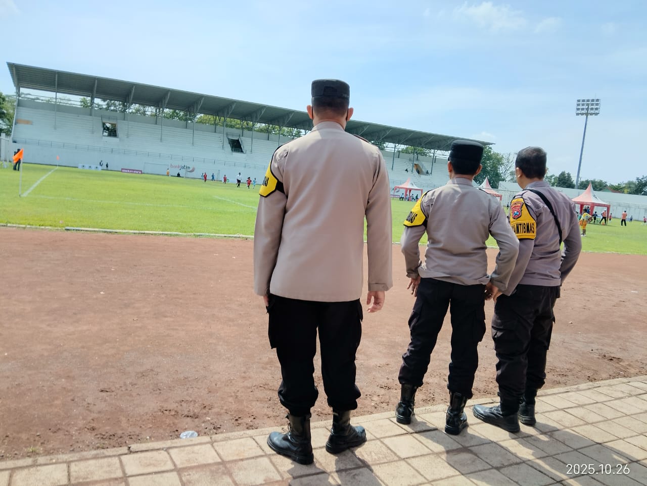 Polsek Lumajang Kota Amankan Turnamen Sepak Bola U-10 HUT Turangga FC