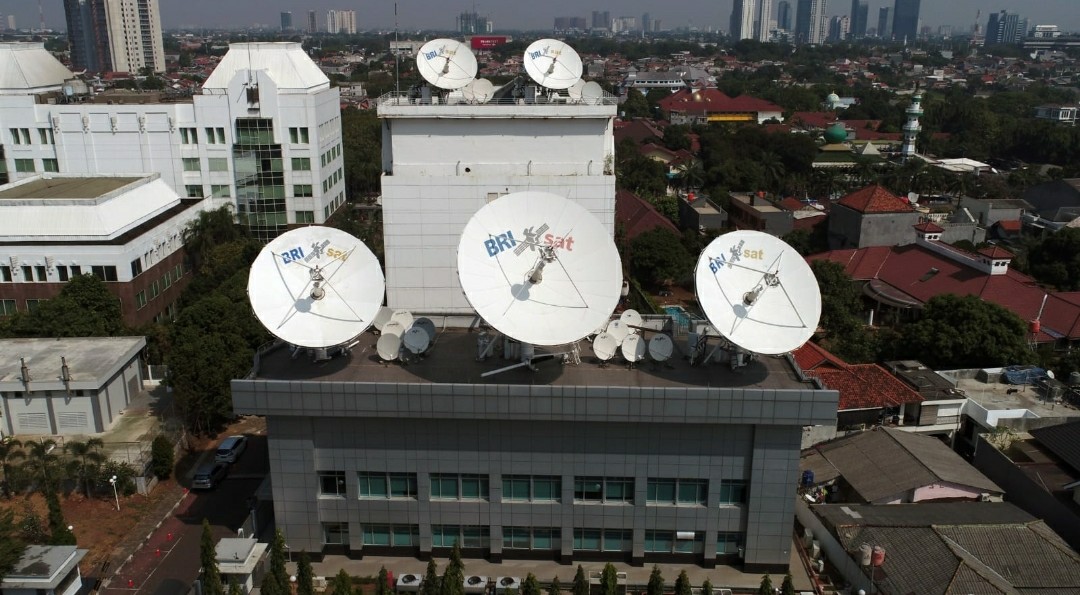 Akses Layanan BRI Tetap Terjaga di Daerah Terisolir Bencana Banjir Bandang melalui Satelit