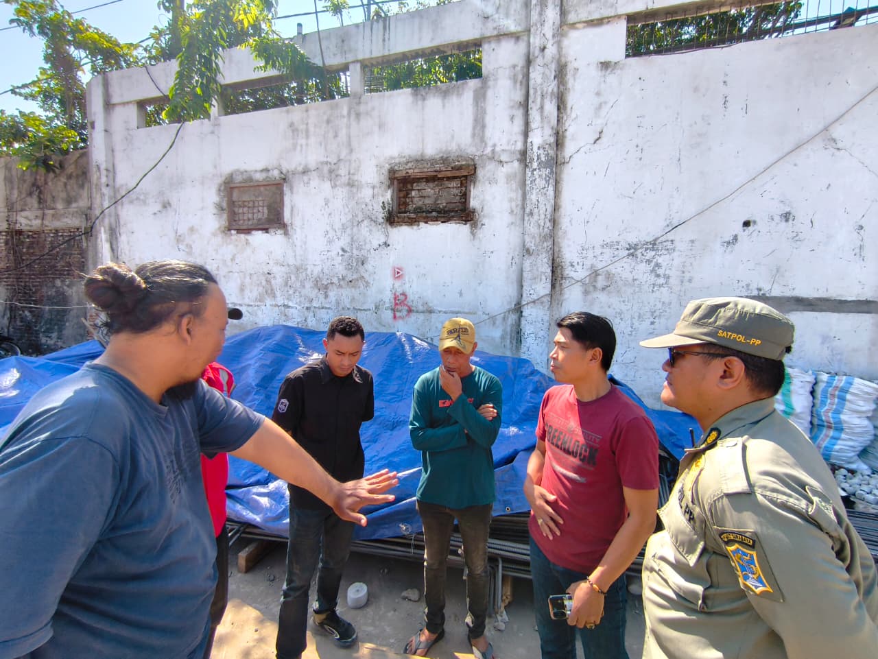 Tanggapi Keluhan Warga, Kontraktor Klaim Owner Sudah Undang RT untuk Rembukan
