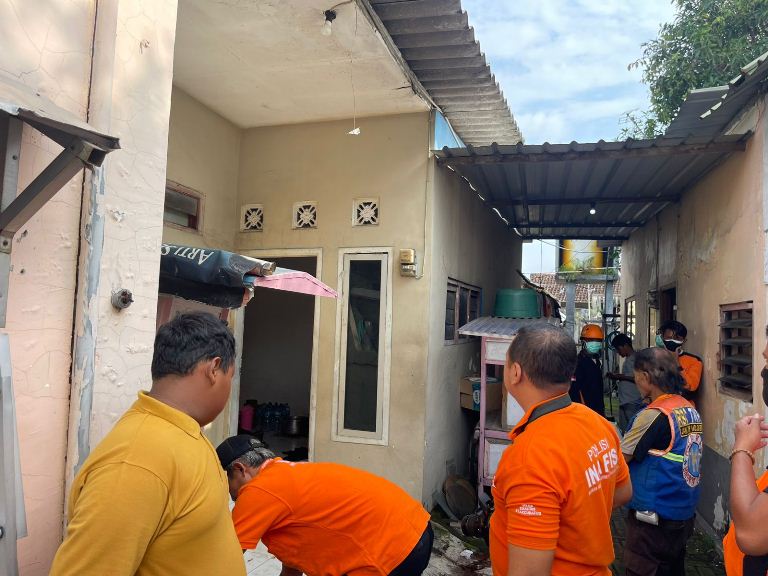 Dua Warga Mojokerto Ditemukan Tewas di Rumah Setelah Tiga Hari Tak Keluar