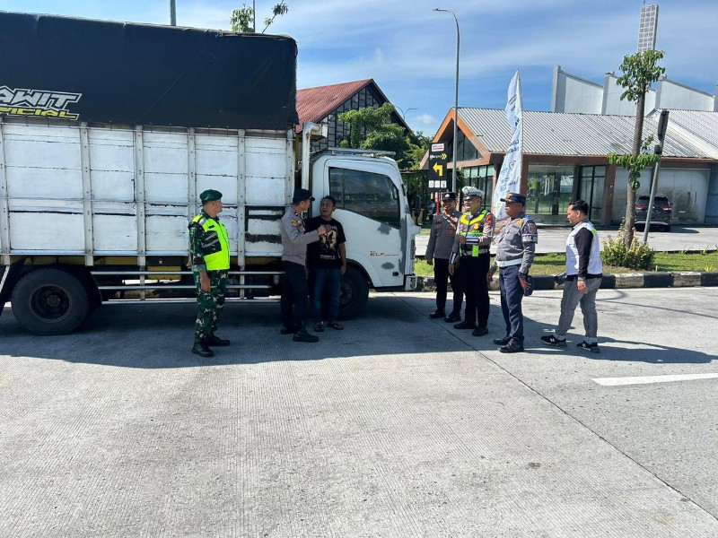 Patroli Dialogis Polres Ngawi di Rest Area 575, Amankan Lebaran Pertama Pemudik