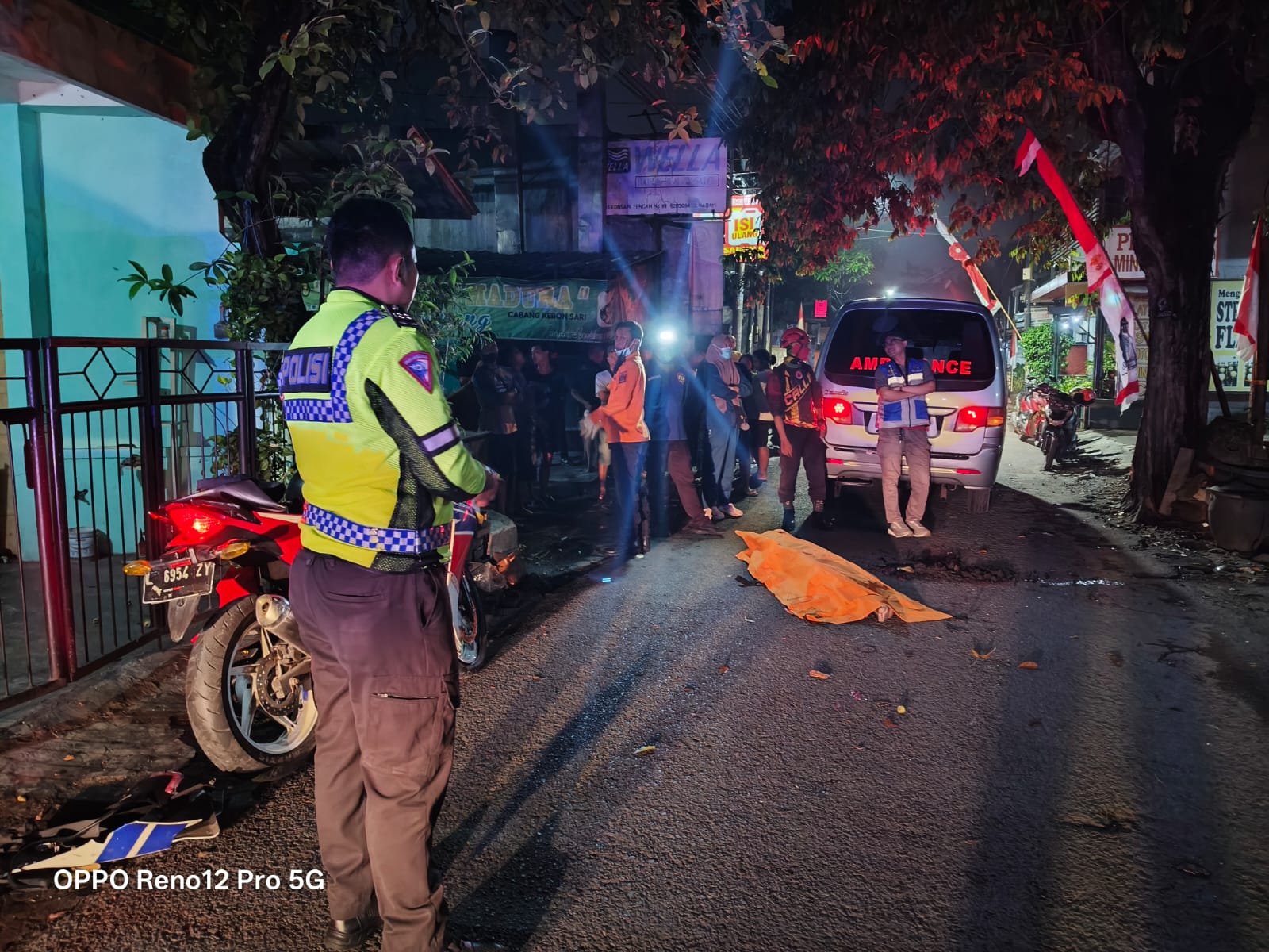 Mabuk, Pengendara Motor Tewas Tabrak Pohon di Kebonsari
