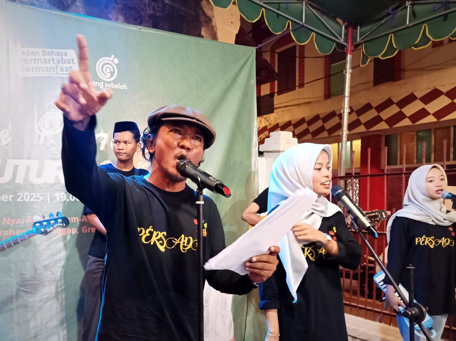 Menulis Ulang Hikayat Giri Kedaton Lewat Sastra, Yayasan Gang Sebelah Luncurkan Buku Tambo Girisik