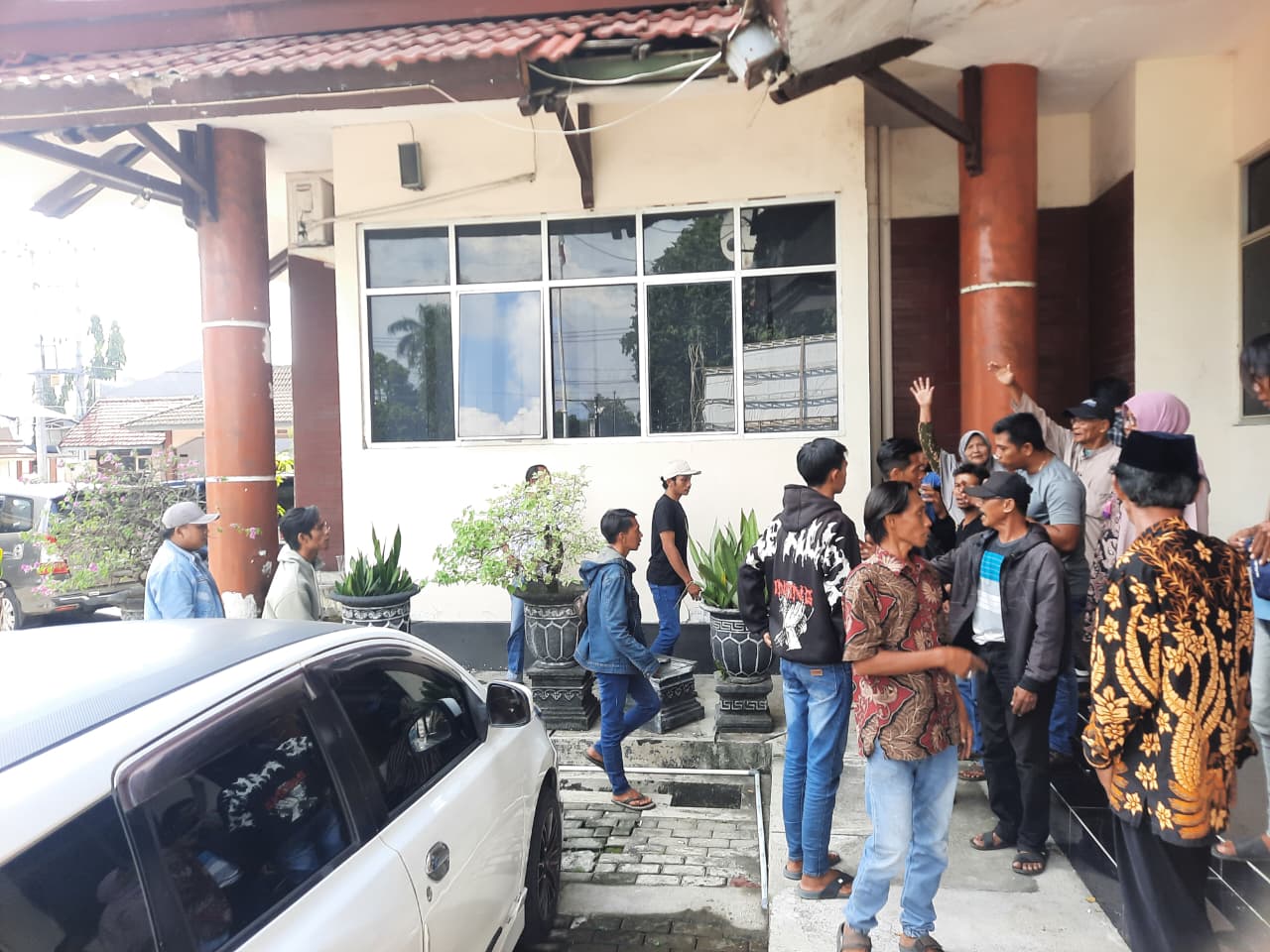 Imbas Tembakan Senpi di Lahan Sengketa, Warga Karangmalang Ngadu ke DPRD Situbondo