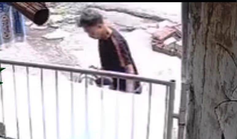 Bandit Motor Terekam CCTV Gondol Beat di Manyar Sabrangan Surabaya