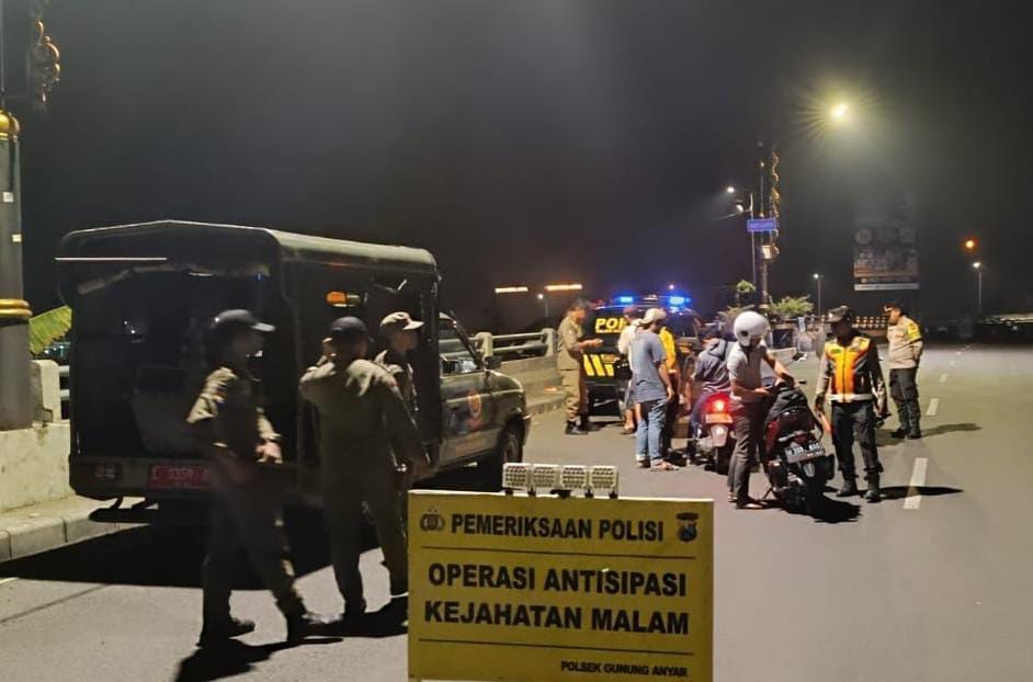 Kapolsek Gunung Anyar Pimpin Penyekatan di Perbatasan Surabaya-Sidoarjo, Cegah Konvoi dan Balap Liar