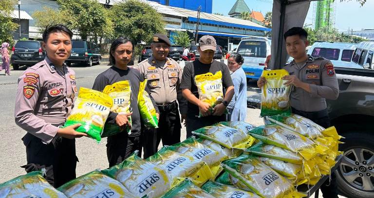 Sat Samapta Polres Pelabuhan Tanjung Perak Surabaya Gelar Gerakan Pangan Murah