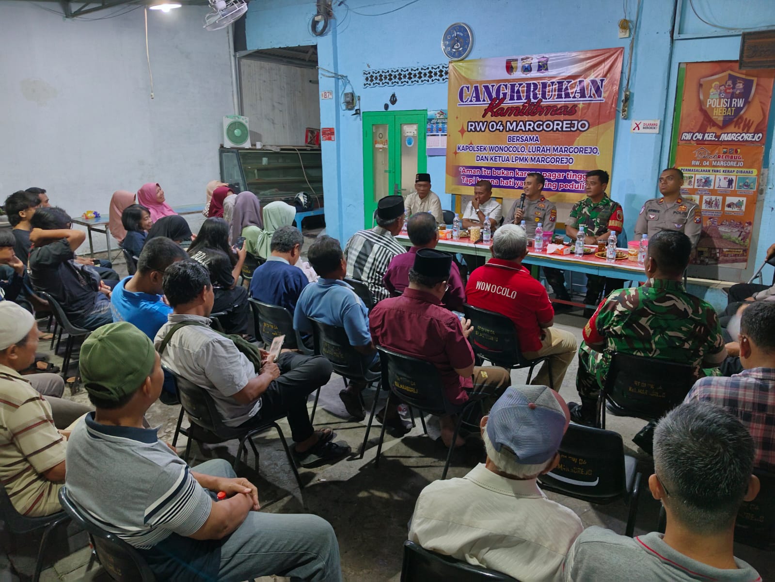 Cangkrukan Kamtibmas Polsek Wonocolo Perkuat Sinergi 3 Pilar dan Warga, Cegah Kriminalitas di Margorejo