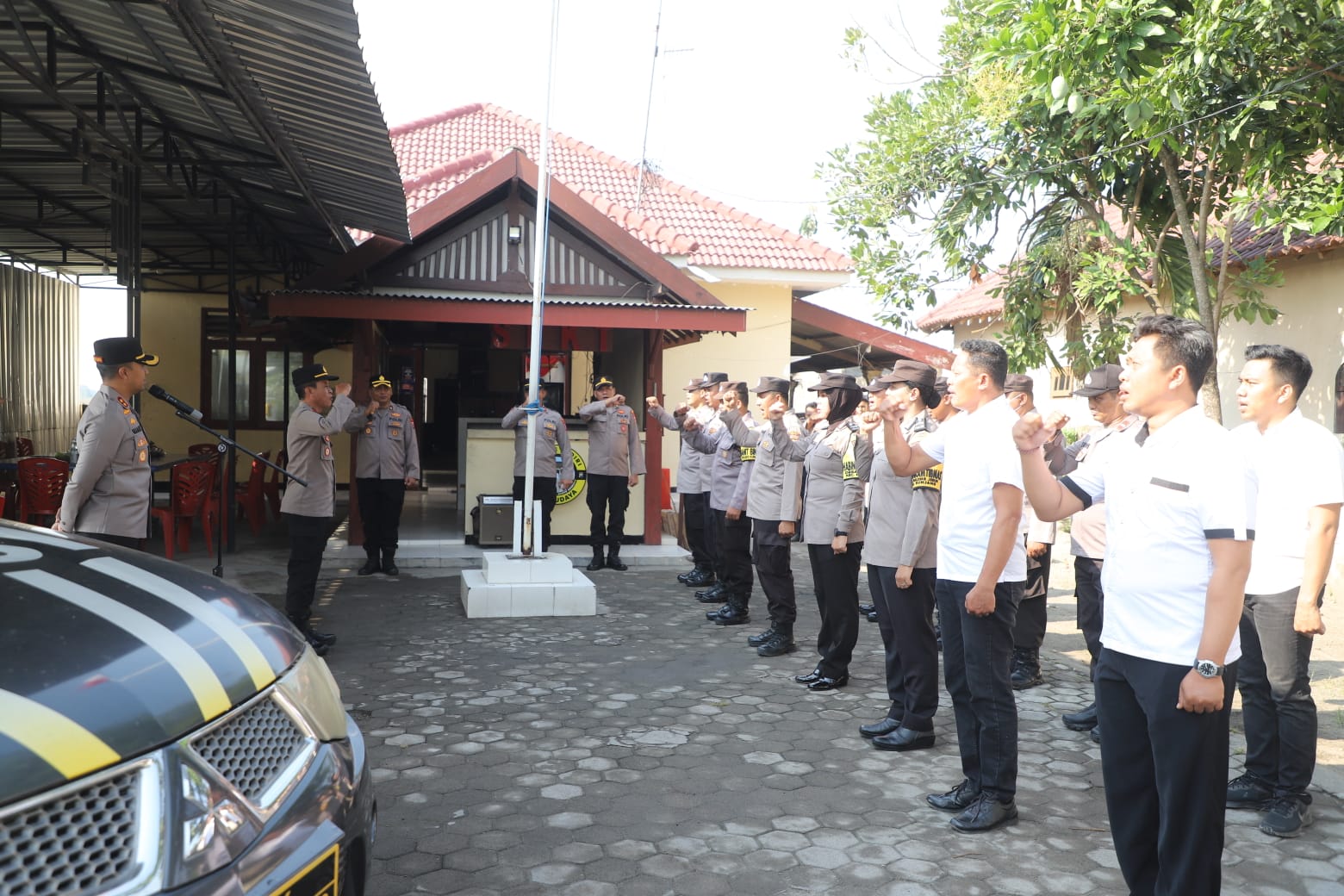 Kapolres Kediri Tekankan Empat Pilar Berbudaya di Apel Pagi Polsek Kunjang