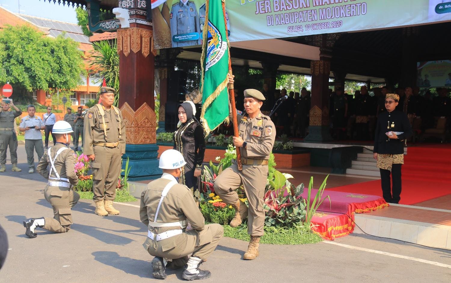 Bupati Mojokerto Terima Pataka Jer Basuki Mawa Beya