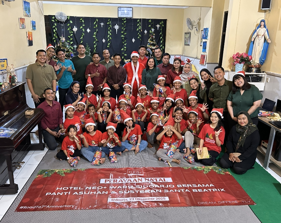 Semarak Natal, Hotel Neo+ Waru Sidoarjo Berbagi Keceriaan di Panti Asuhan