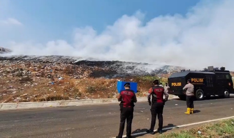 Kebakaran TPA Supit Urang, Polresta Malang Kota Terjunkan Water Canon