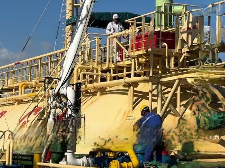 Pertamina Pasok Elpiji ke Pulau Sumbawa Lewat Kapal Gas Camellia