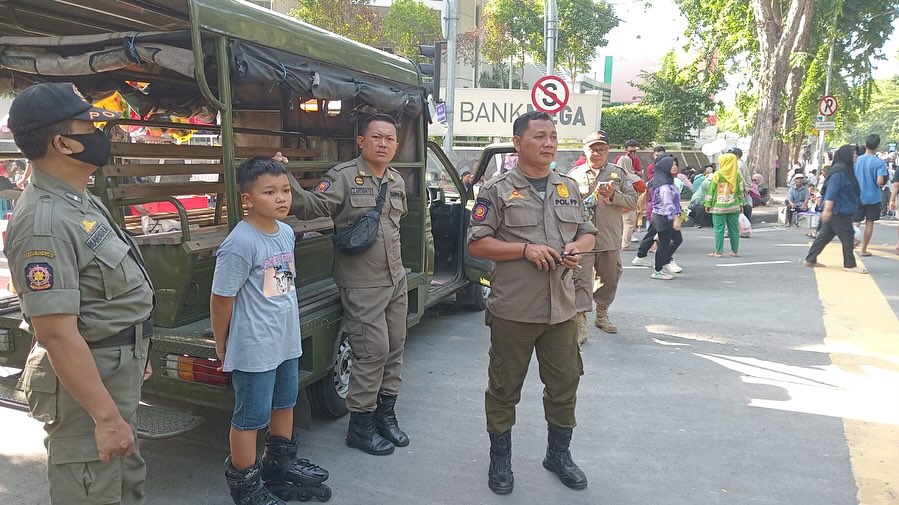 Perang Sarung Digagalkan! Satpol PP Surabaya Amankan 6 Remaja