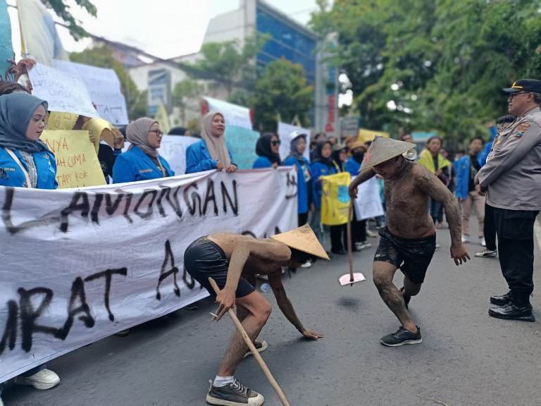 Perjuangkan Problematika Agraria, PC PMII Unjuk Rasa ke Gedung DPRD dan Pemkab Lamongan