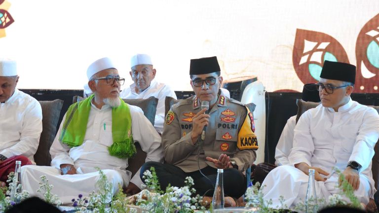 Kapolresta Banyuwangi Hadiri Haul Ke-14 Masyayikh Ponpes Mabadiul Ihsan 