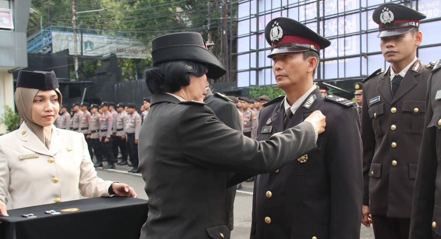 Wujud Dedikasi Tanpa Cacat, 39 Personel Polresta Malang Kota Terima Satyalancana Pengabdian