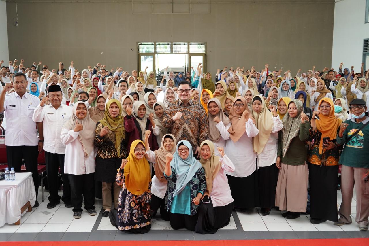 Hari Guru, Bupati Kediri Janjikan Ribuan Guru Diangkat Jadi PPPK