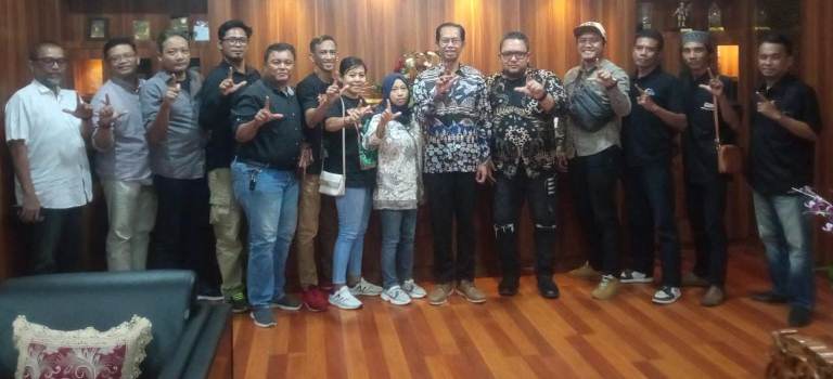 Puluhan Warga Geruduk DPRD Surabaya, Dukung Penertiban Jukir Liar dan Tuntut Dilibatkan Kelola SWK