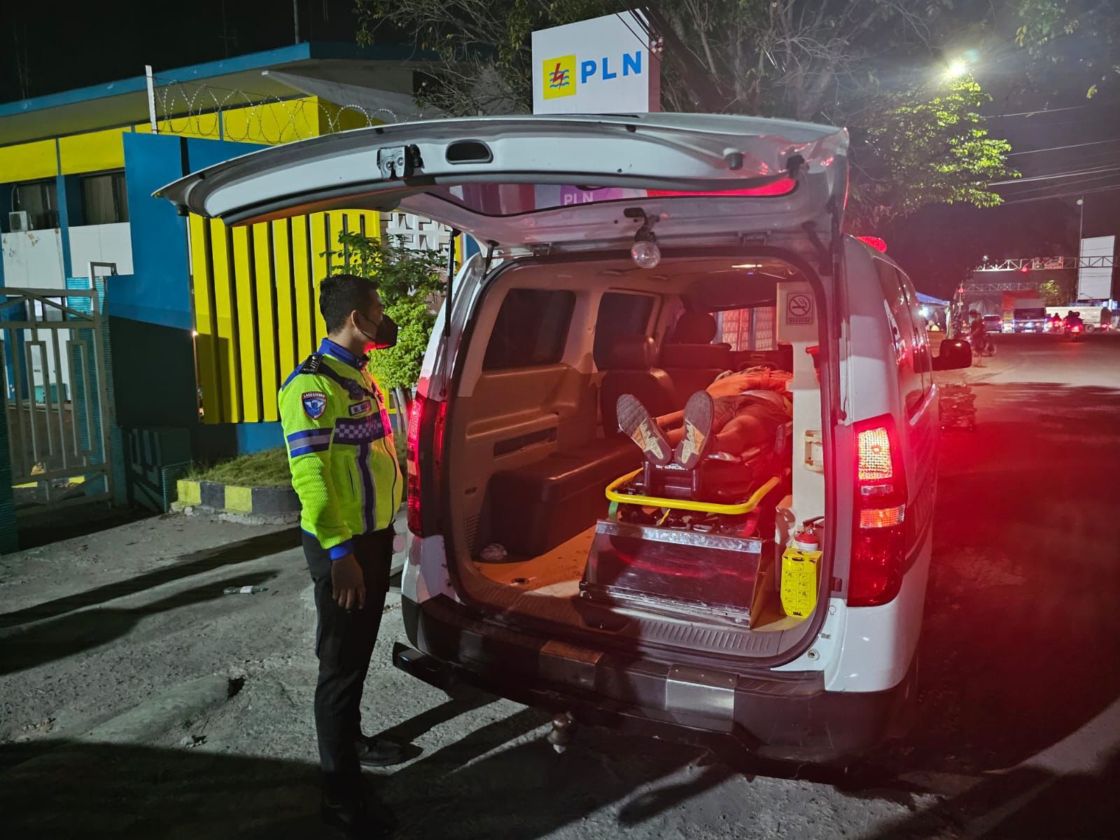 Oleng Lewati Markah, Pengendara Motor Asal Lamongan Tewas Hantam Truk di Kebomas Gresik