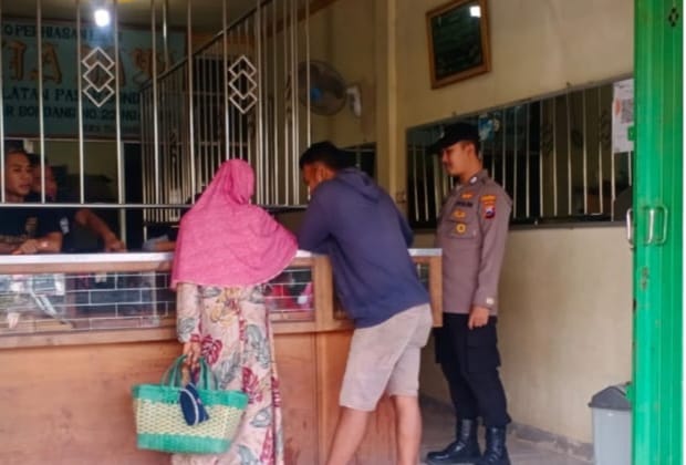 Patroli Sapa Siang Polsek Gondang, Menyapa Masyarakat dan Menjaga Keamanan