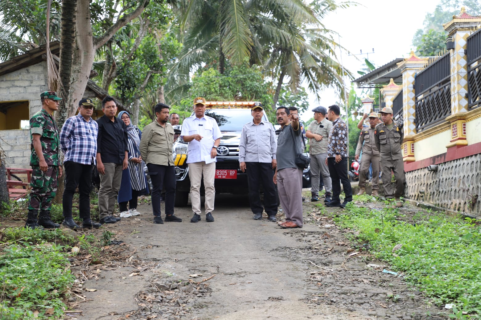 Bupati Tulungagung Tinjau Jalan Rusak di Kecamatan Sendang, Perbaikan Dimulai Tahun Ini