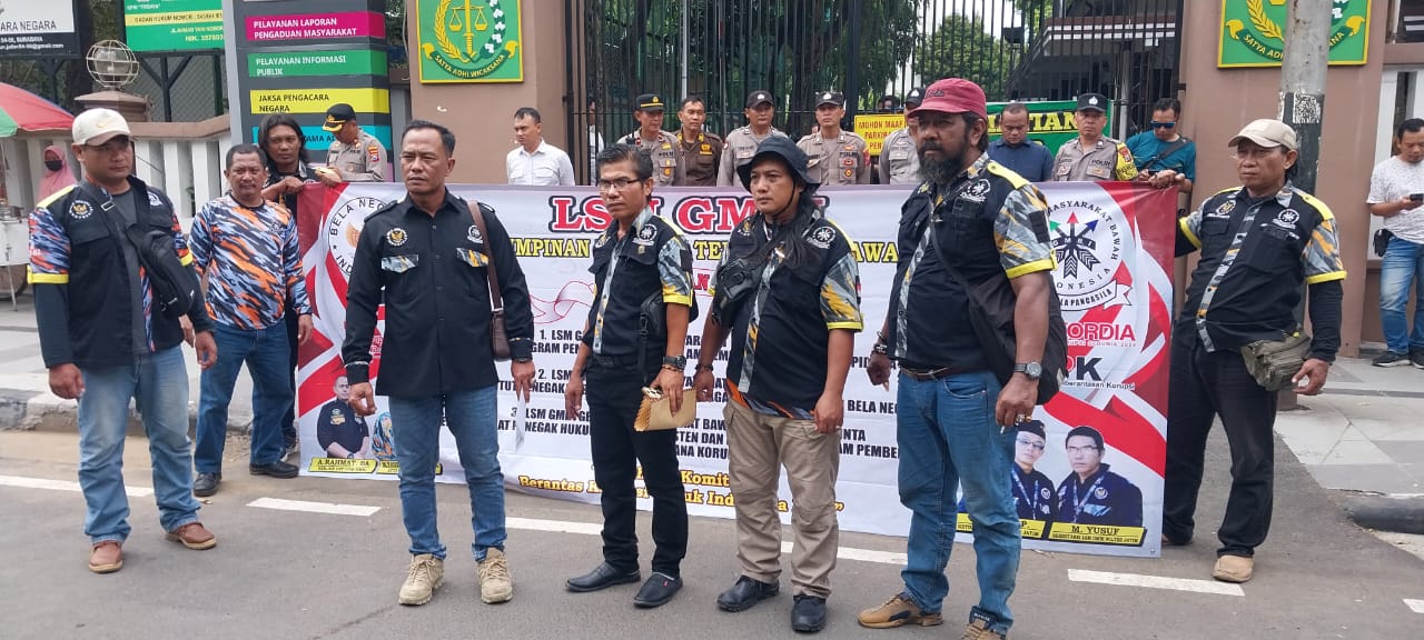 Polsek Gayungan Kawal Unjuk Rasa GMBI Jatim di Kejati