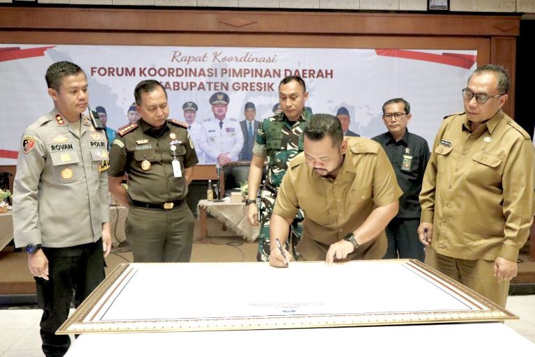 Janji Tak Lagi Langgar Jam Operasional, Pengusaha Galian C di Gresik Teken Tanda Tangan Komitmen