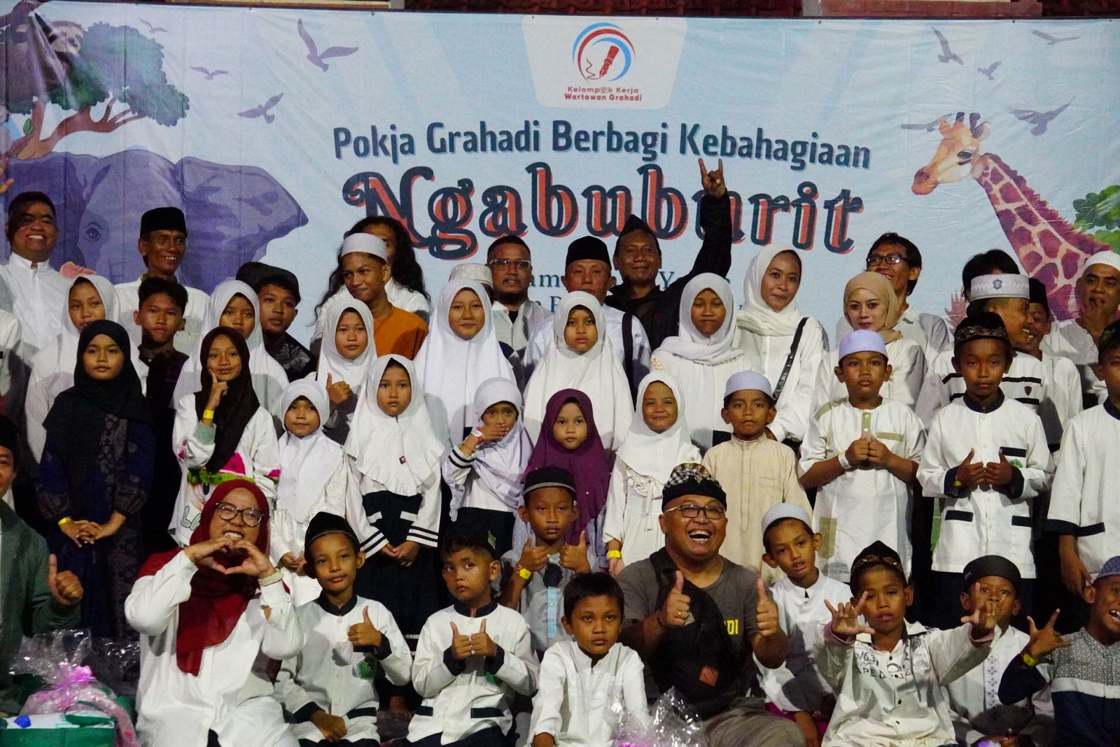 Wartawan Grahadi Ajak Anak Yatim Buka Puasa Sambil Belajar Satwa di KBS