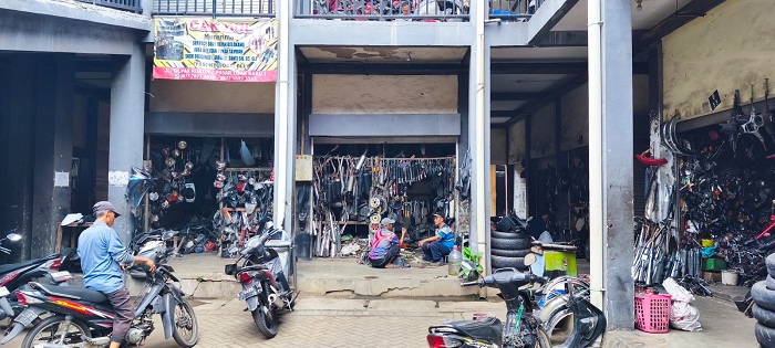 Sepi, Pedagang Pasar Dupak Menjerit: Jual Onderdil Berkualitas, Tak Kalah dengan Asli