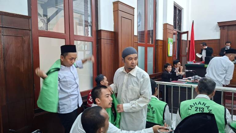 Empat Karyawan di Surabaya Didakwa Gelapkan Plat Besi Rp 6,68 Miliar