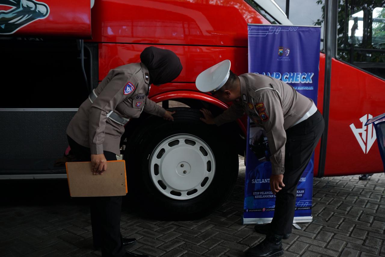 Jelang Libur Akhir Tahun, Satlantas Polres Kediri Gelar Ramp Check Transportasi Umum