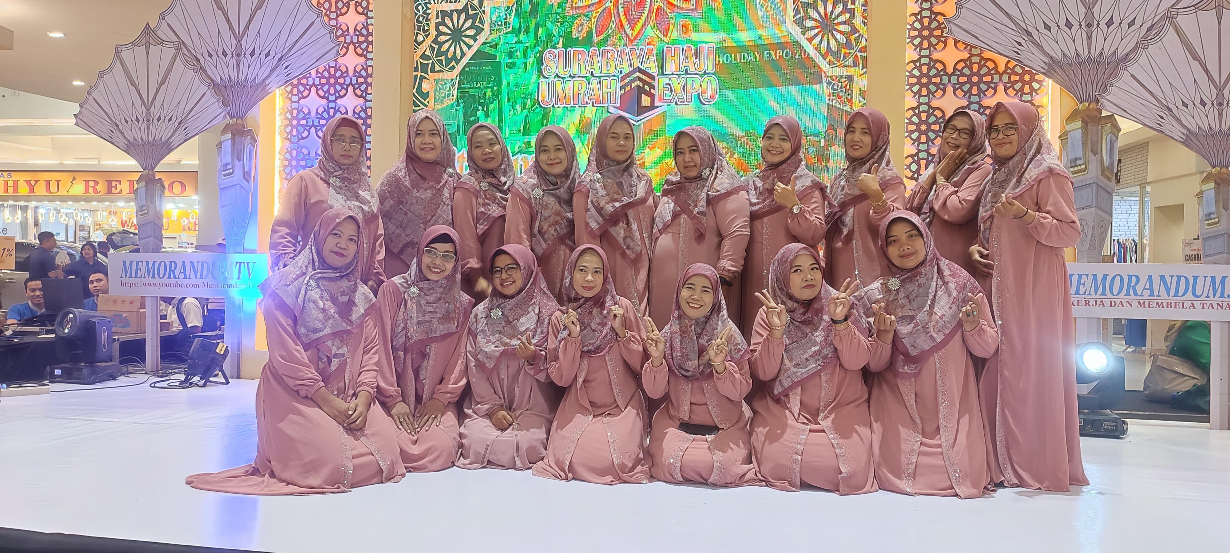 Hadrah An-nisa' Pacar Kembang Pukau Pengunjung Surabaya Haji Umrah Expo 2024