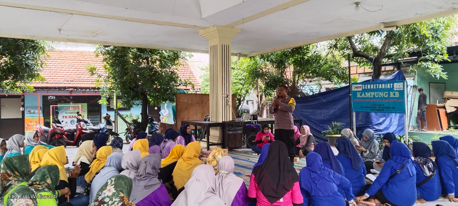 Bhabinkamtibmas Karangpilang Dekatkan Diri dengan Warga, Hadiri Rapat KSH di Pendopo Kelurahan