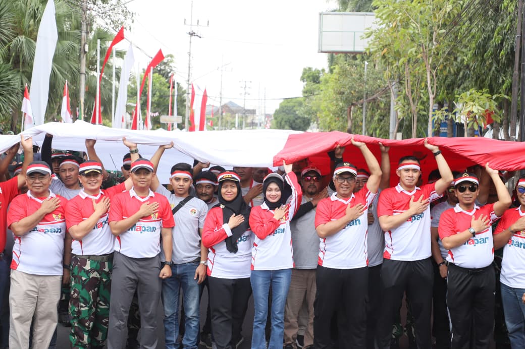 Wakapolres Kediri Kota Ikuti Kirab Merah Putih Raksasa Meriahkan HUT Ke-80 Kemerdekaan RI 