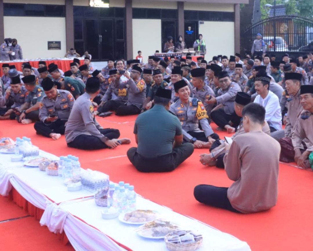 Bangun Kolaborasi, Polres Bojonegoro Gelar Buka Puasa Bersama dengan Kodim dan Masyarakat