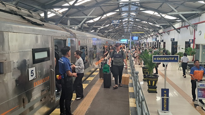 Arus Balik Lebaran Memuncak di Daop 8 Surabaya Lebih dari 54 Ribu Penumpang