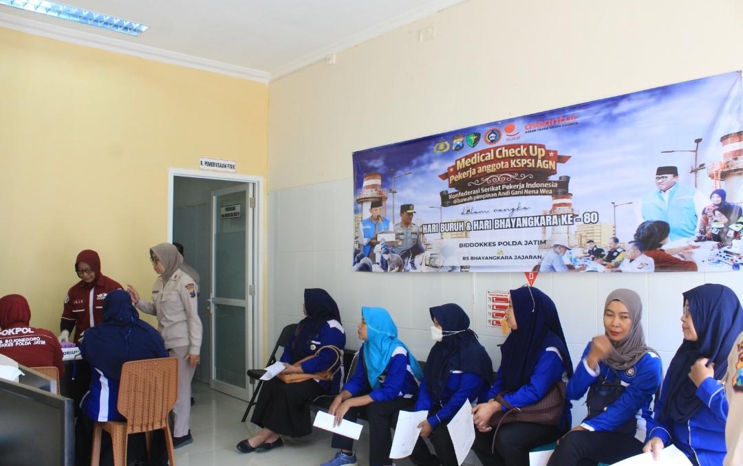 Polres Bojonegoro dan RS Bhayangkara Gelar MCU Gratis bagi Buruh Jelang May Day