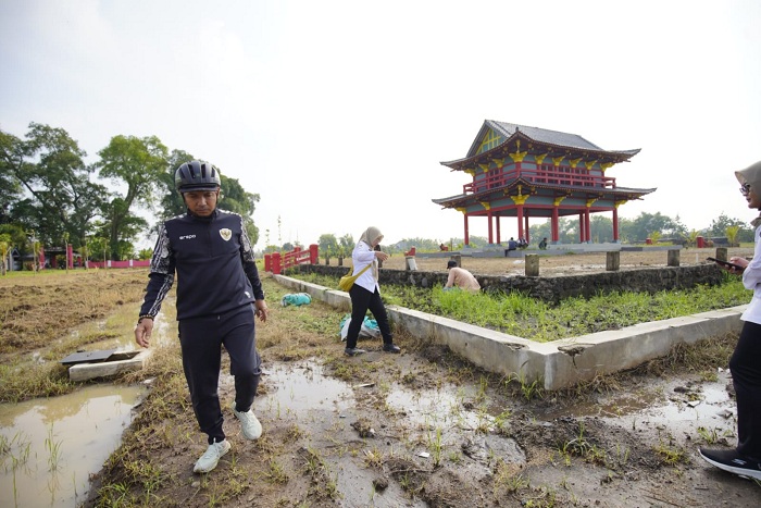 Gowes Sambil Sidak, Plt Wali Kota Madiun Sorot Kebersihan Fasilitas Umum dan Penataan PKL