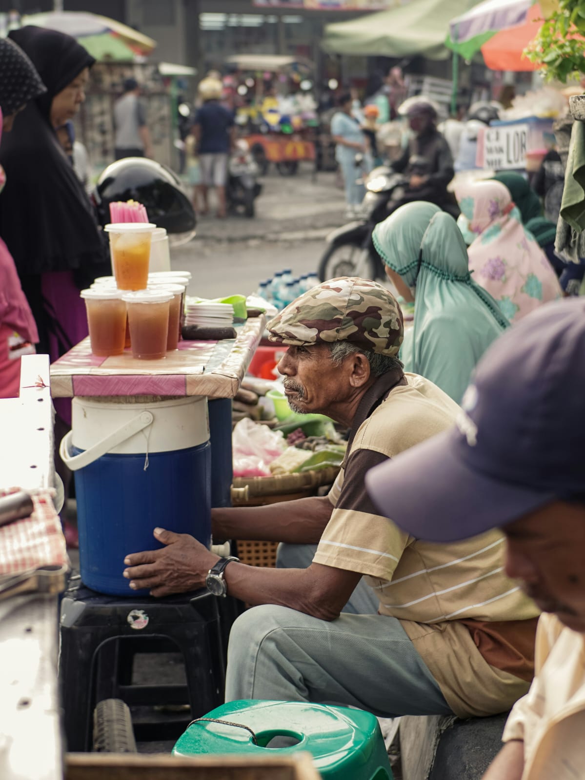 Berburu Takjil di Pasar Karang Menjangan Surabaya